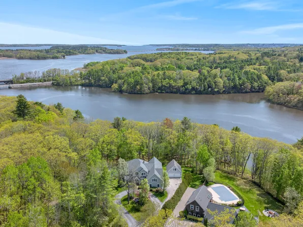 26 Veronica Lane, Falmouth, ME 04105