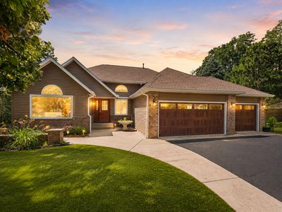 2330 Overlook Cir E, Maplewood, MN, 55119