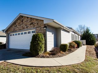 24 Holiday Dr, Arden, NC 28704