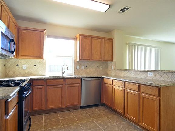 5th image of 704 Richmond Dr