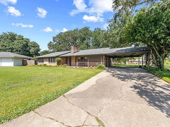 2nd image of 213 Hilltop Cir