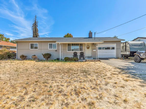 720 N 3rd St, Central Pt, OR 97502