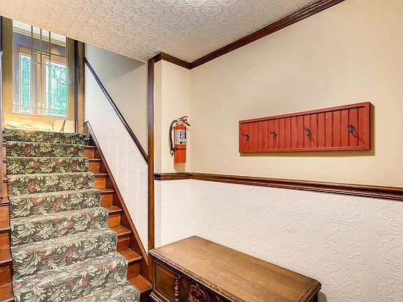 3rd image of 3006 44th St W #5
