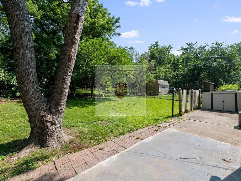 8006 W 85th St — Photo 17