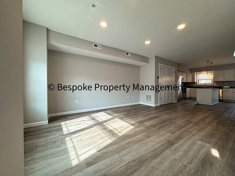 31-41 Goliath Dr — Photo 2