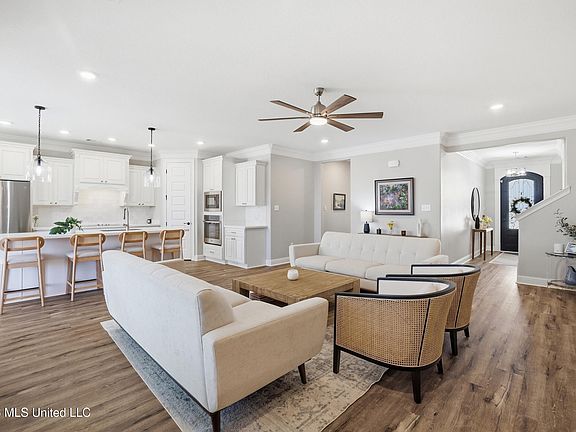 3rd image of 6710 Maurepas Cir