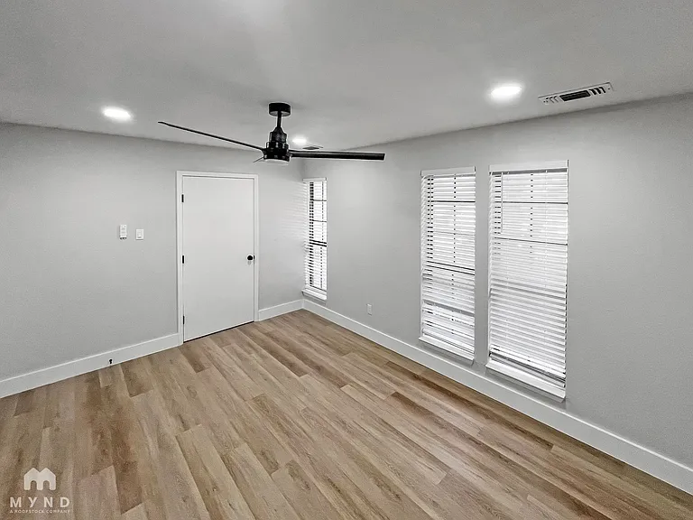 1215 Spring Lake Dr — Photo 21