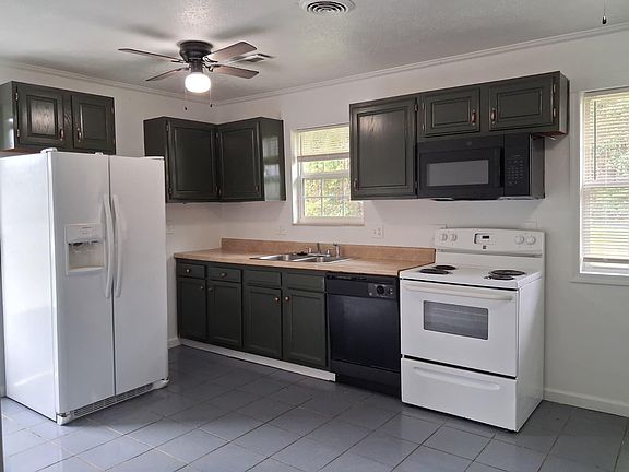 3rd image of 523 Sleepy Hollow Rd