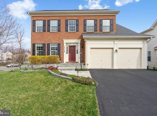 42148 Saint Huberts Pl, Chantilly, VA 20152