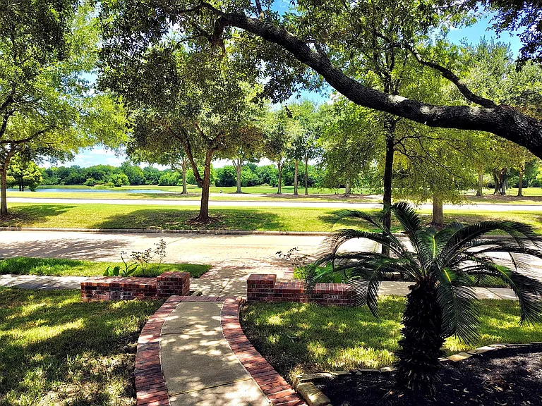12327 N Austin Shore Dr — Photo 2