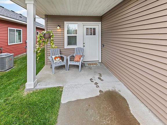 5th image of 713 Cherrywood Ln NE