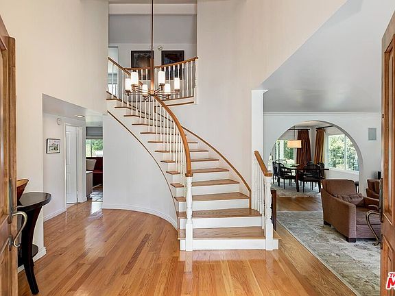 4th image of 10238 Briarwood Dr