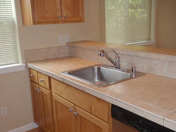 2nd image of 2736 Rossiter Ln
