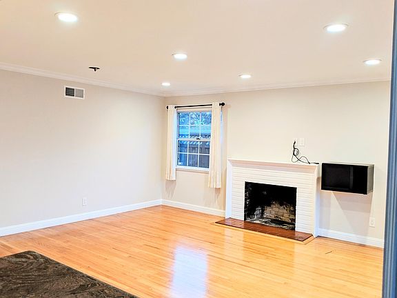 3rd image of 854 Nectarine Ave