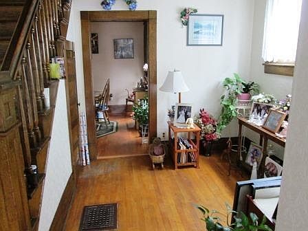 5th image of 604 Elizabeth St