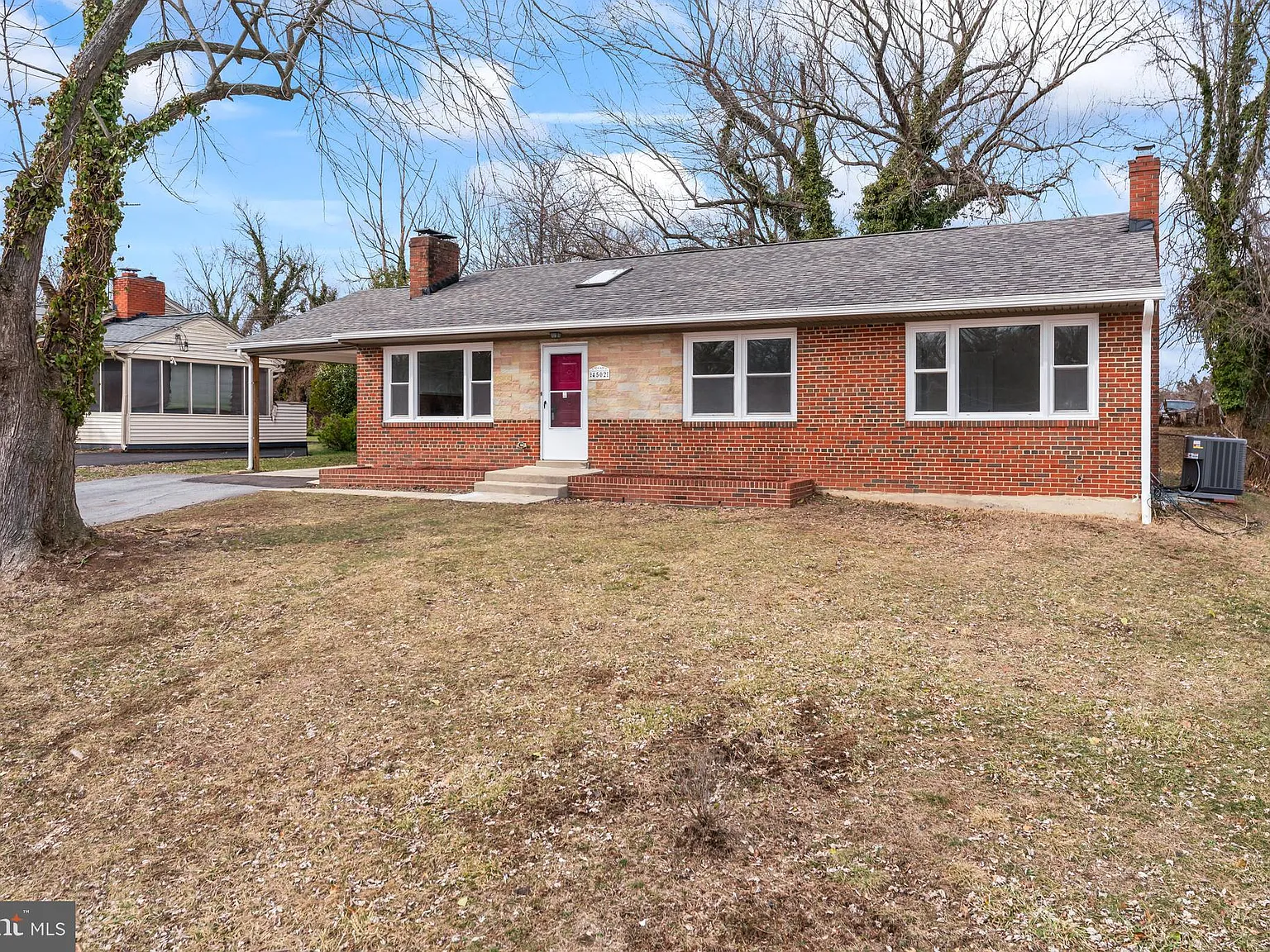 5 bed, 1288 sqft, $3,200 — Photo 2