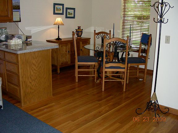 Kitchen eating area