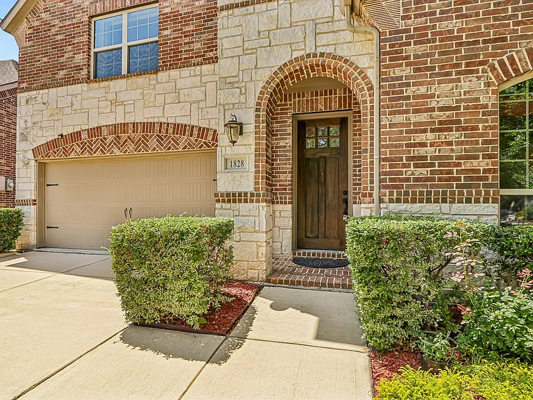 1828 Houghton Dr — Photo 60