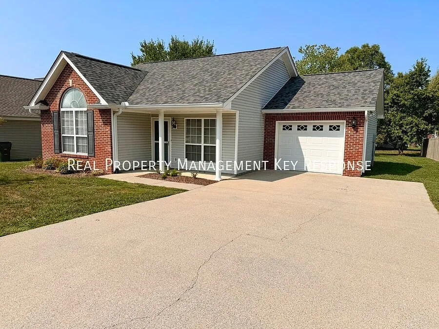 Charming One-Level 3-Bedroom Home with Spacious Living Areas in Gallatin — Photo 2