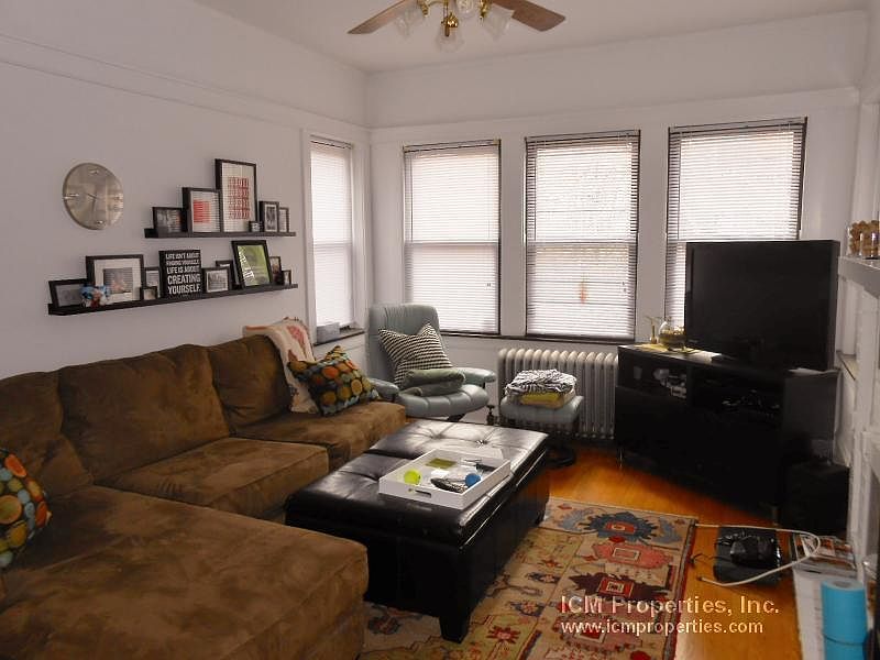 1st image of 1450 W Cornelia Ave #2C