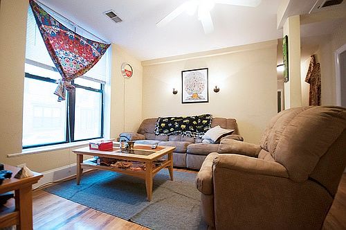 3rd image of 740 W Oakdale Ave #3