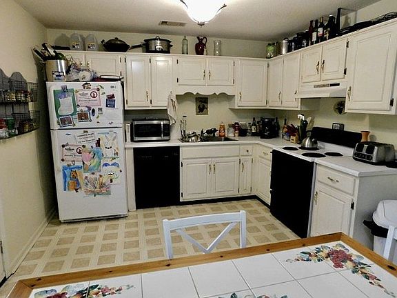 3rd image of 405 Wendwood Ct