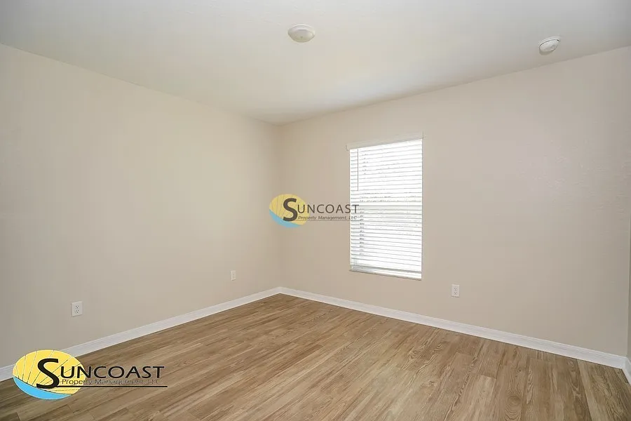 3BD Located In Silver Springs Shores! — Photo 4