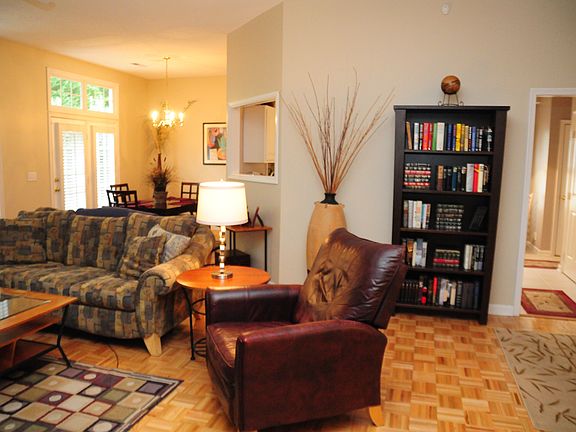 4th image of 2315 Meadow Gate Dr