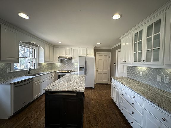 4th image of 319 Minerva Dr