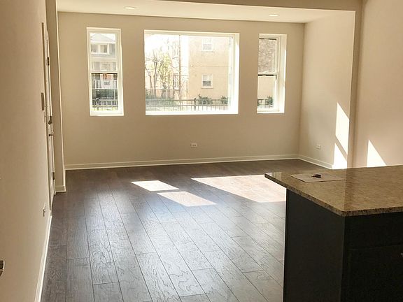 3rd image of 2957 N Harlem Ave APT 101