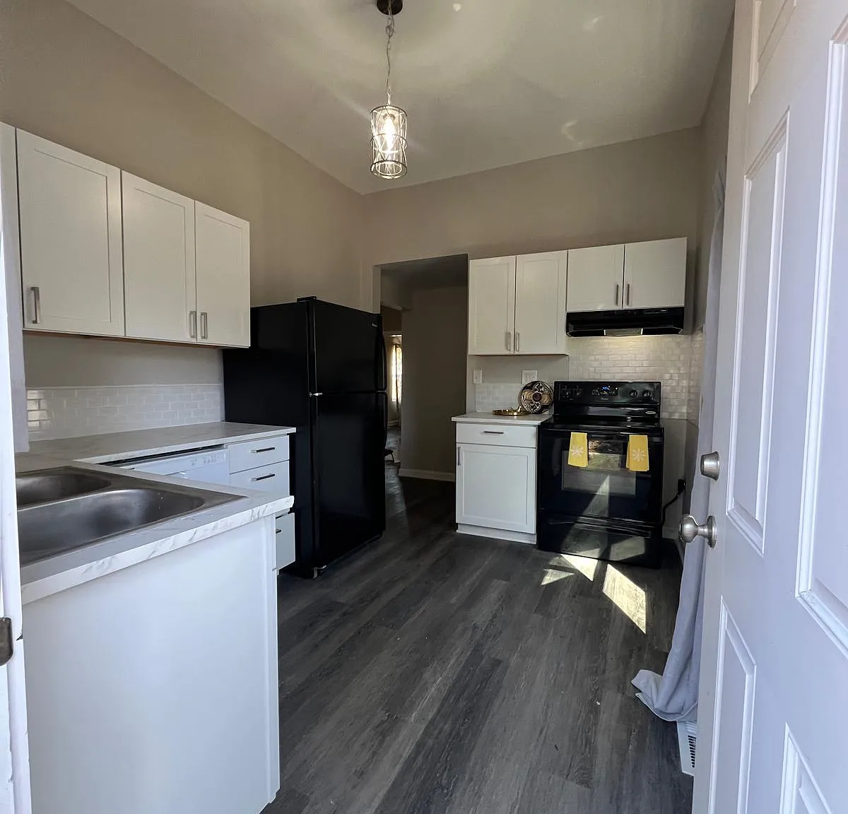 2 bed, 900 sqft, $1,100 — Photo 3