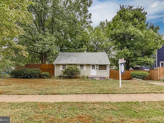 2nd image of 1921 Hillside Dr