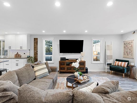 4th image of 14304 42nd Avenue Ct NW