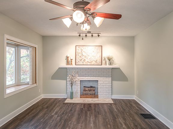 2nd image of 402 Wiltshire Blvd