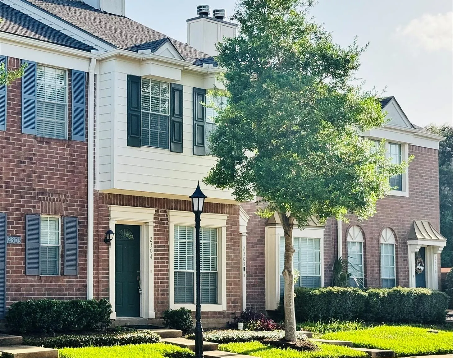 2 bed, 1.5 bath, 1050 sqft, $1,650 — Photo 1