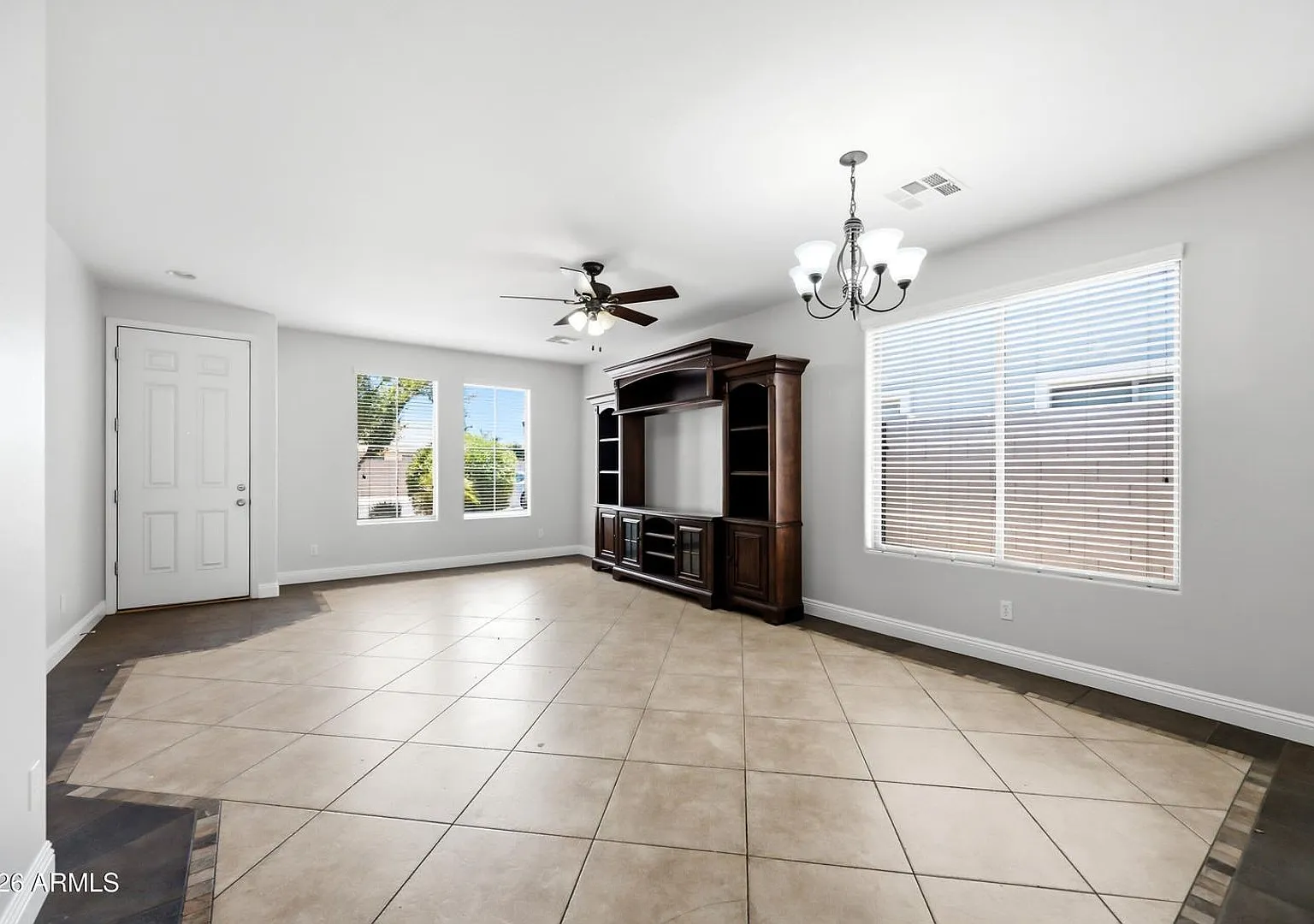 Beautiful Home in San Tan Valley — Photo 3