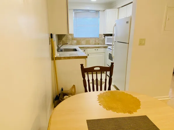 20 SE 13th St APT B4, Boca Raton, FL 33432