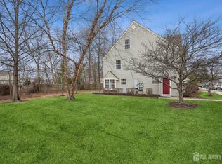 145 Bret Ct, Kendall Park, NJ 08824
