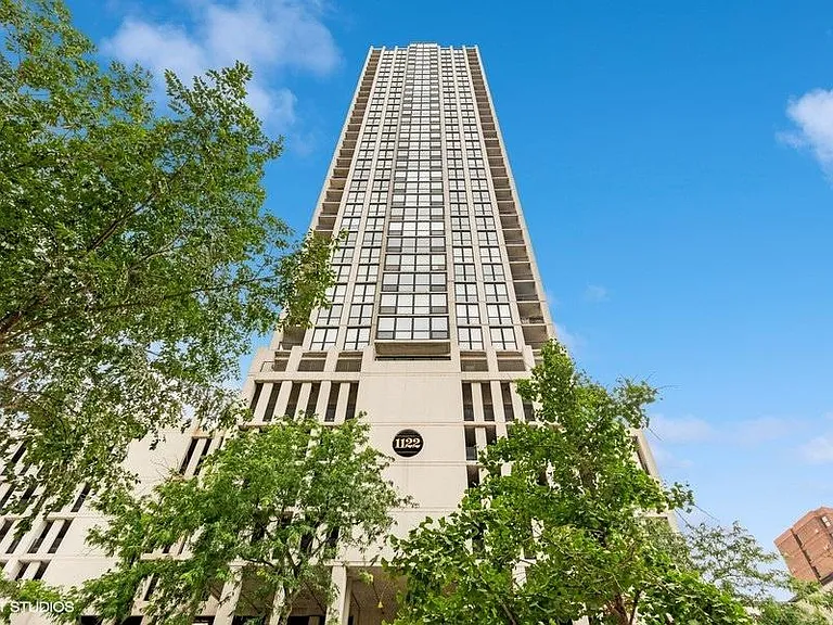 1122 N Clark St #2003 — Photo 1
