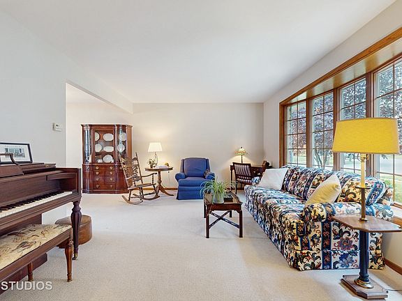 4th image of 10732 Saint Joseph Ct
