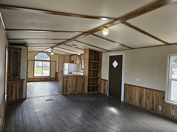 FRONT DOOR LEADING INTO LIVING ROOM