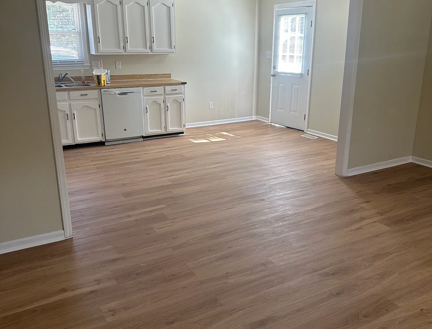 3 bed, 1.5 bath, 1200 sqft, $1,800 — Photo 4