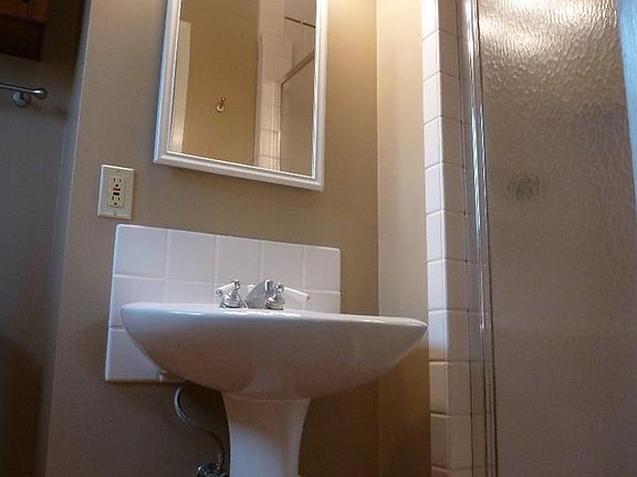 5th image of 464 Manzanita Dr