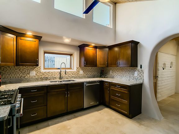3rd image of 5209 Guadalupe Trl NW