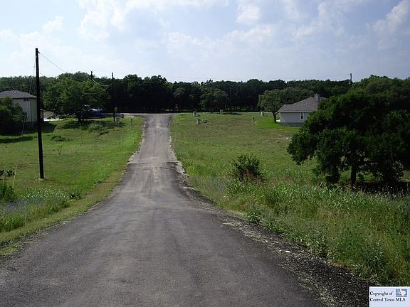 5th image of 510 Woodlands Trl