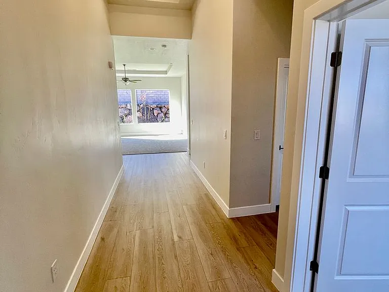 1436 E Centaurus Way — Photo 3