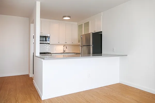 Rented by Greystar | media 17