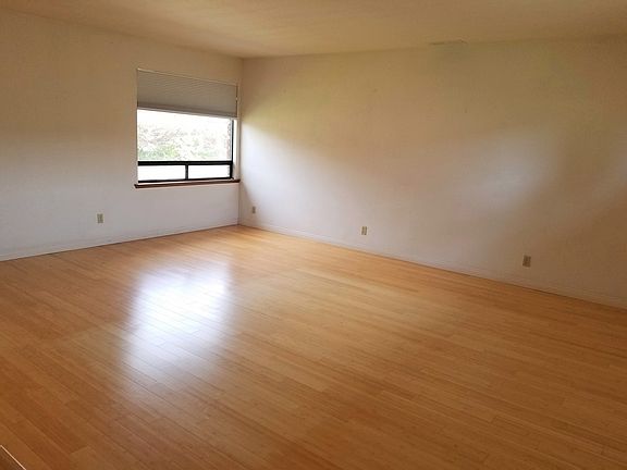 4th image of 229 Butte Dr