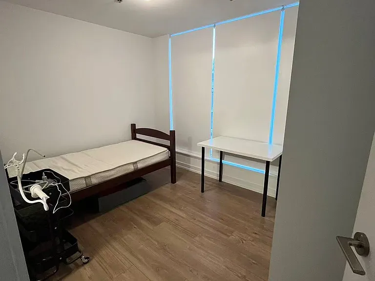203 College St #502 — Photo 6