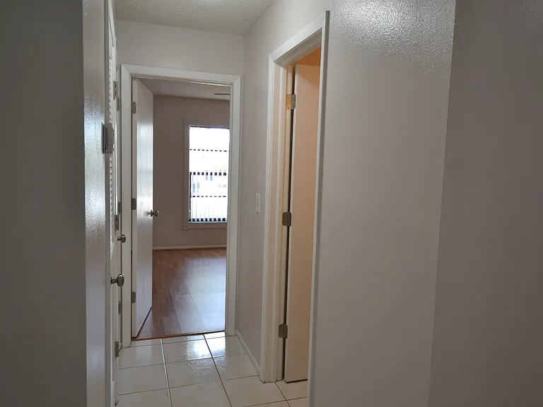 2001 Dover Ct — Photo 17